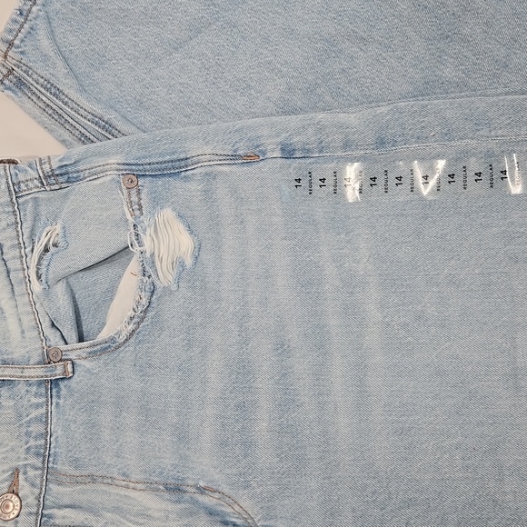 American Eagle Outfitters Light Blue Low- Rise Skater Jeans - Picture 3 of 9